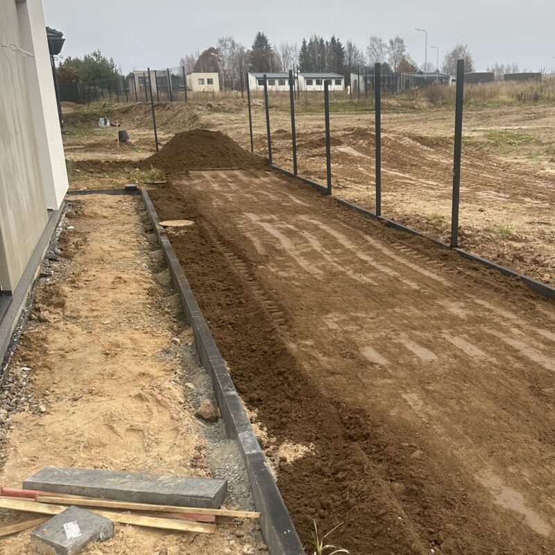 Sklypo formavimas ir reljefo lyginimas prieš trinkelių įrengimą