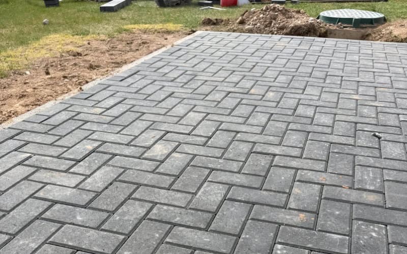 Trinkelių klojimas kieme baigtas rezultatas Vilniuje